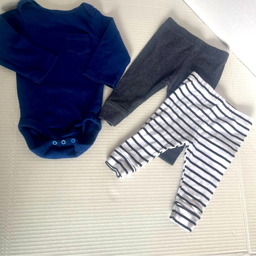 Cloud Island baby brand| 0-3 M bundle| Long sleeve onesie w/ 2 baby pants